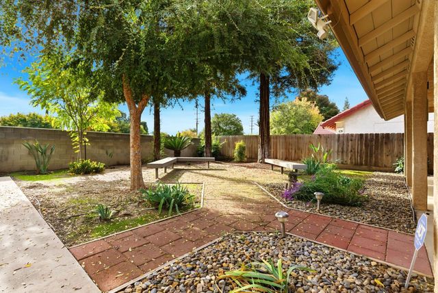 1845 E Evergreen Court, Visalia, CA 93292