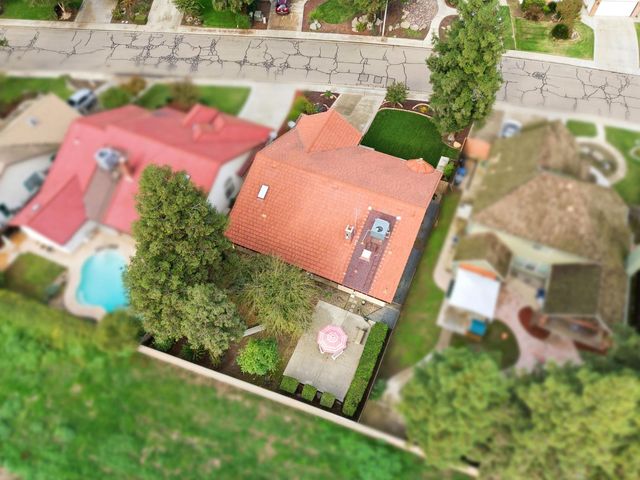 1845 E Evergreen Court, Visalia, CA 93292