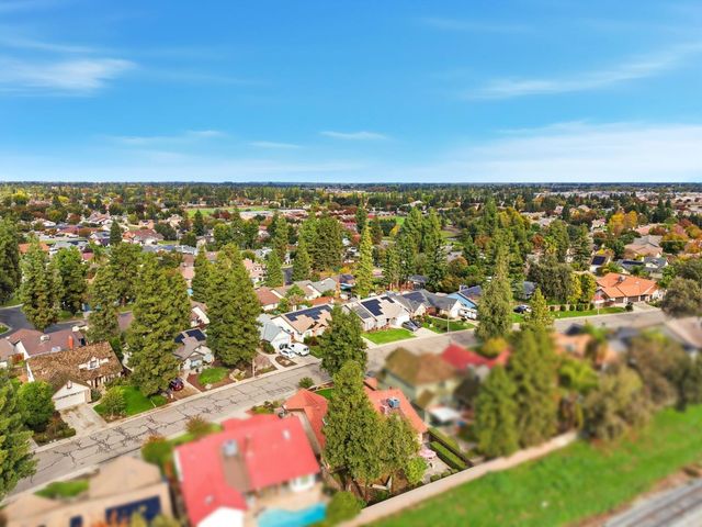 1845 E Evergreen Court, Visalia, CA 93292
