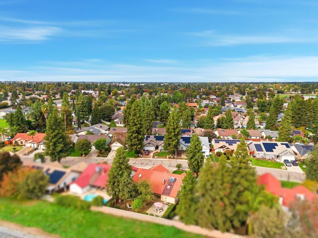 1845 E Evergreen Court, Visalia, CA 93292