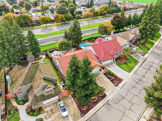 1845 E Evergreen Court, Visalia, CA 93292