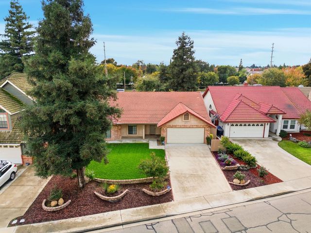 1845 E Evergreen Court, Visalia, CA 93292