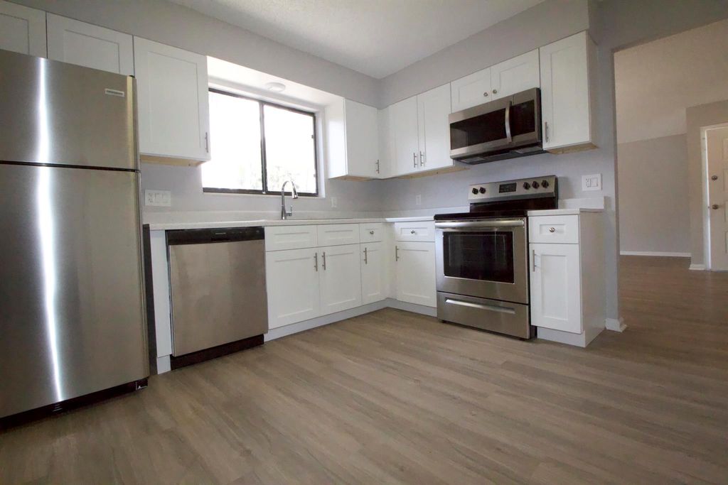 9218 Roan Lane, West Palm Beach, FL 33403