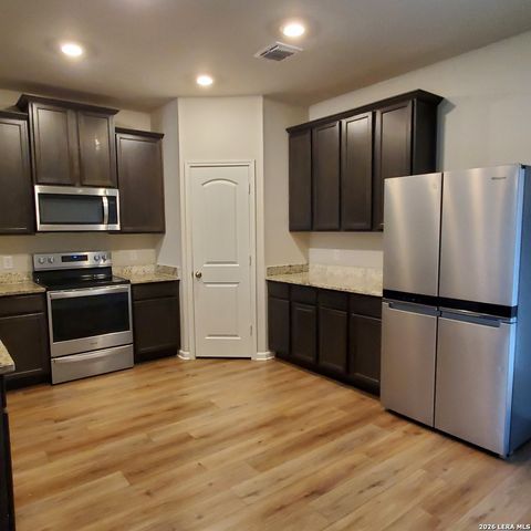 9206 FOXING BLFS, Converse, TX 78109