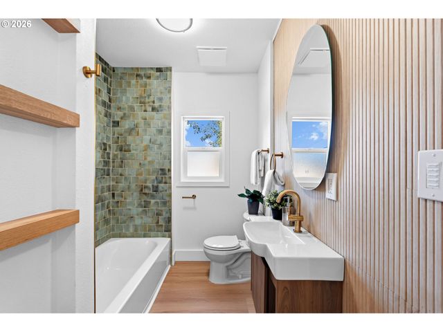 2641 Se 81ST Ave, Portland, OR 97206
