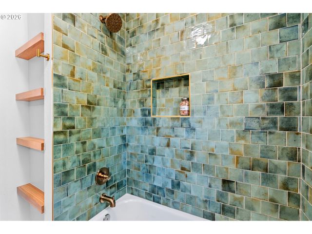 2641 Se 81ST Ave, Portland, OR 97206