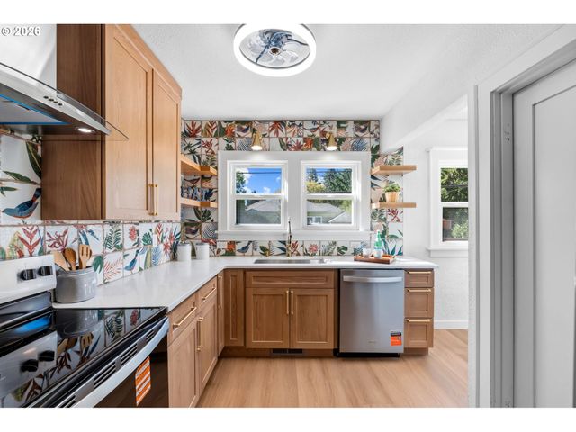2641 Se 81ST Ave, Portland, OR 97206