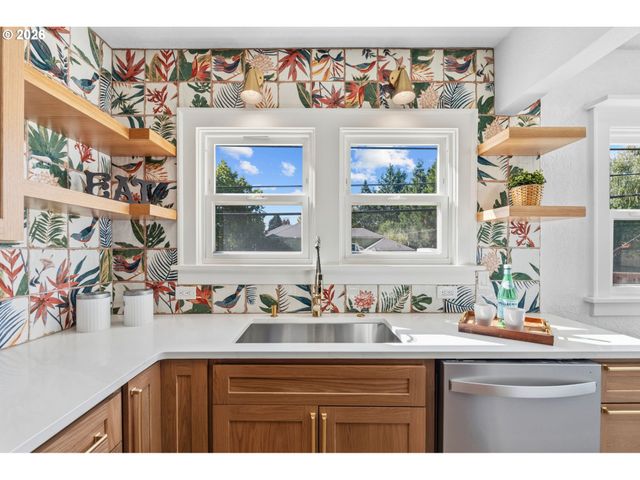 2641 Se 81ST Ave, Portland, OR 97206