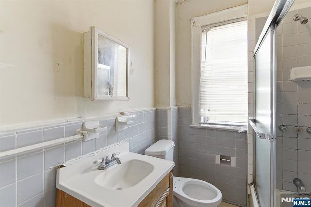 305 Clifton Avenue, Newark, NJ 07104