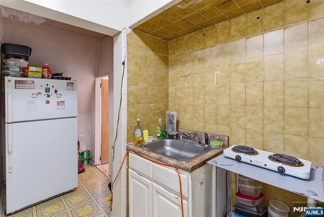 305 Clifton Avenue, Newark, NJ 07104