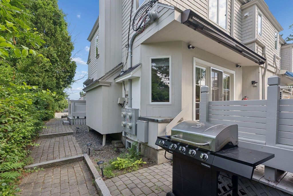 8 Woodland Avenue 3, Kennebunk, ME 04043 — photo 4