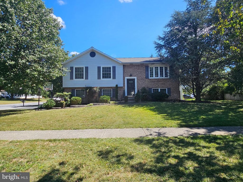 4301 NEW HAMPSHIRE DR, Harrisburg, PA 17112
