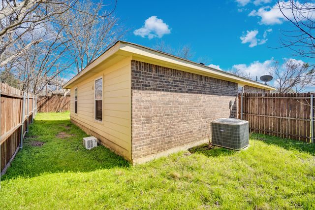 106 W Adair Street, Alvarado, TX 76009