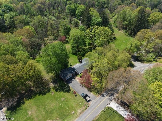 52 Waughaw Rd, Montville Twp., NJ 07082