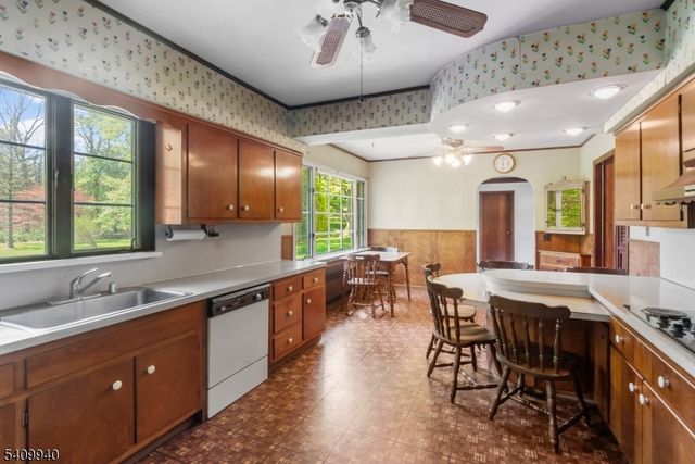 52 Waughaw Rd, Montville Twp., NJ 07082