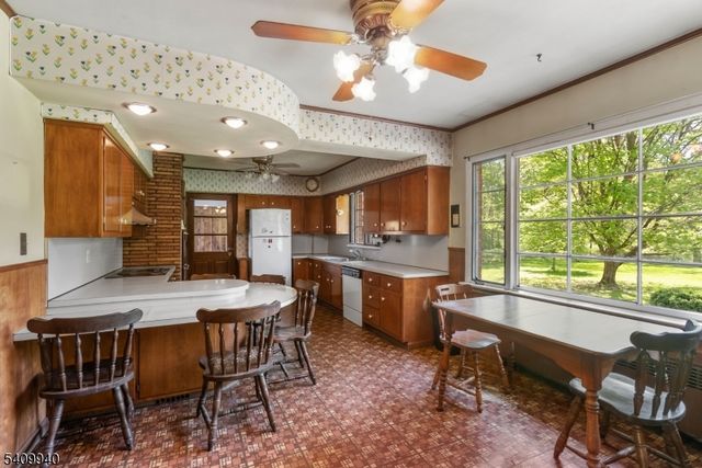 52 Waughaw Rd, Montville Twp., NJ 07082