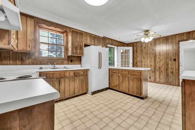 2706 Dove Ct, Clarksville, TN 37040