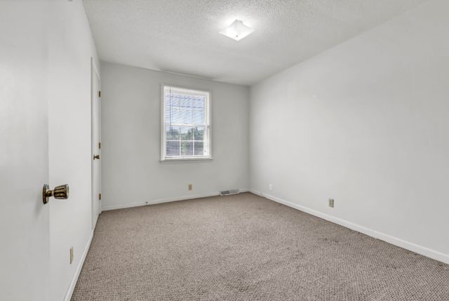 2706 Dove Ct, Clarksville, TN 37040