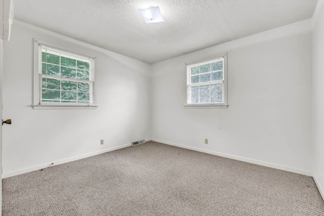 2706 Dove Ct, Clarksville, TN 37040