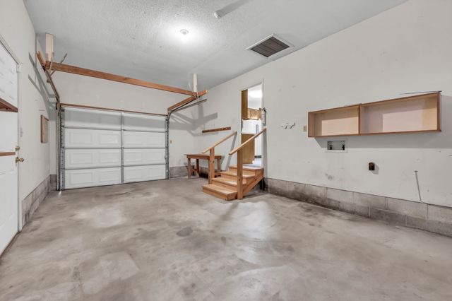 2706 Dove Ct, Clarksville, TN 37040