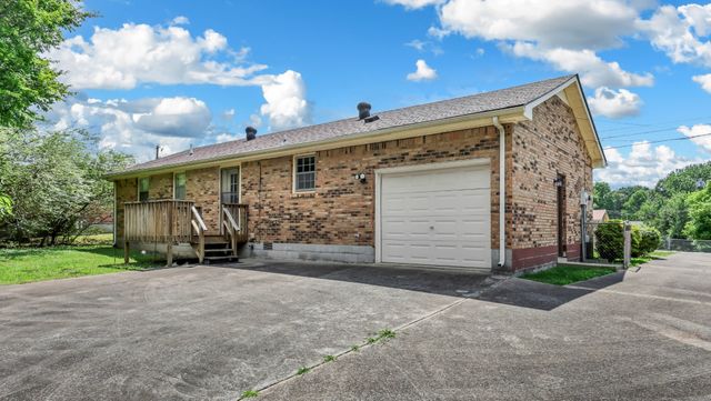 2706 Dove Ct, Clarksville, TN 37040