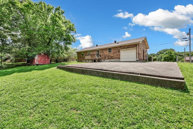 2706 Dove Ct, Clarksville, TN 37040