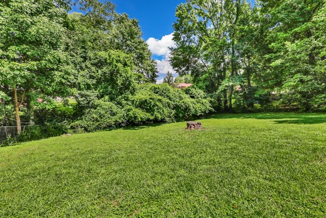 2706 Dove Ct, Clarksville, TN 37040