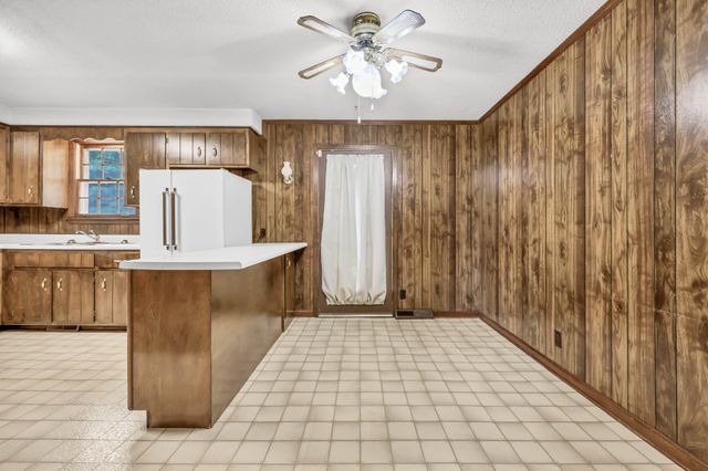 2706 Dove Ct, Clarksville, TN 37040