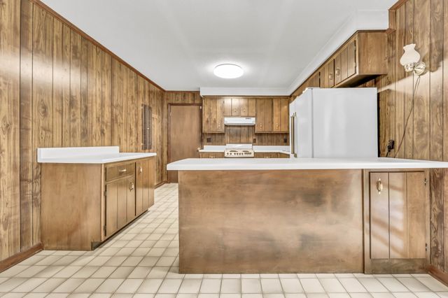 2706 Dove Ct, Clarksville, TN 37040