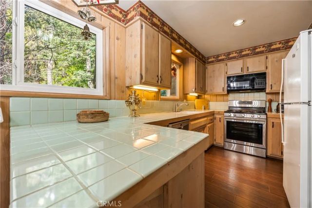 225 Fremont, Lake Arrowhead, CA 92352