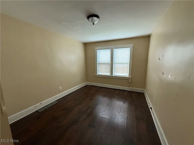 941 E Dewey Avenue, Youngstown, OH 44502