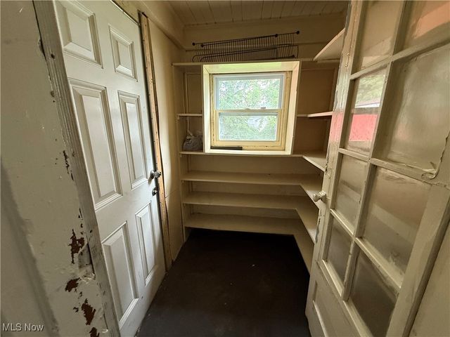 941 E Dewey Avenue, Youngstown, OH 44502