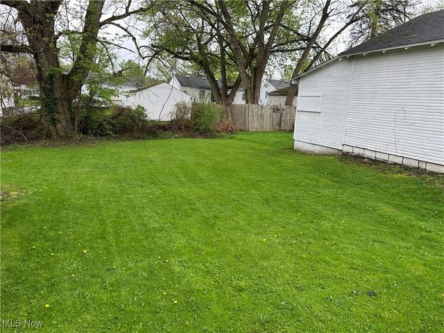 941 E Dewey Avenue, Youngstown, OH 44502