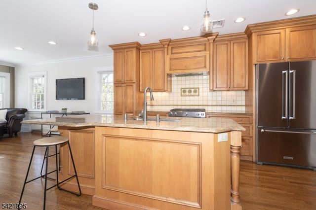 65 Division Ave, New Providence Boro, NJ 07974