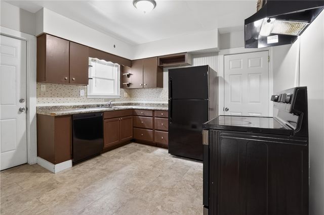 612 Hazel St, West Mifflin, PA 15122