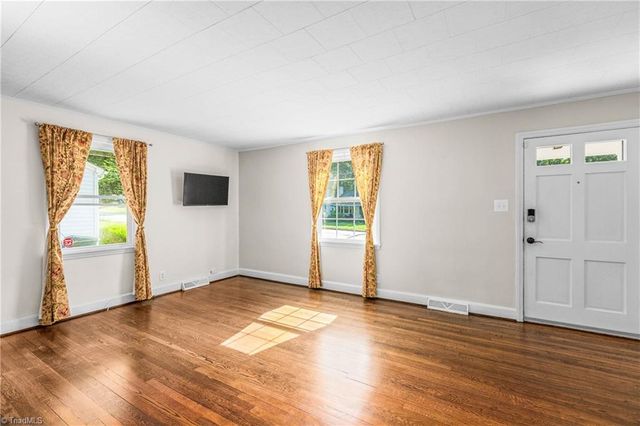 1008 Madison Avenue, Winston-salem, NC 27103