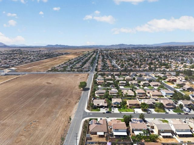 798 Abelia Ln, Perris, CA 92571