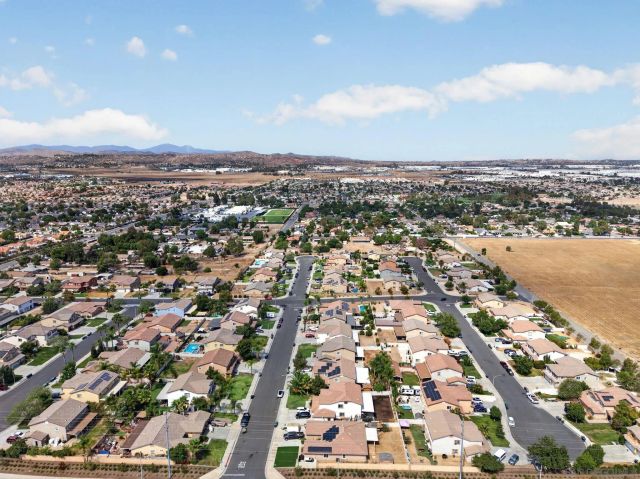 798 Abelia Ln, Perris, CA 92571