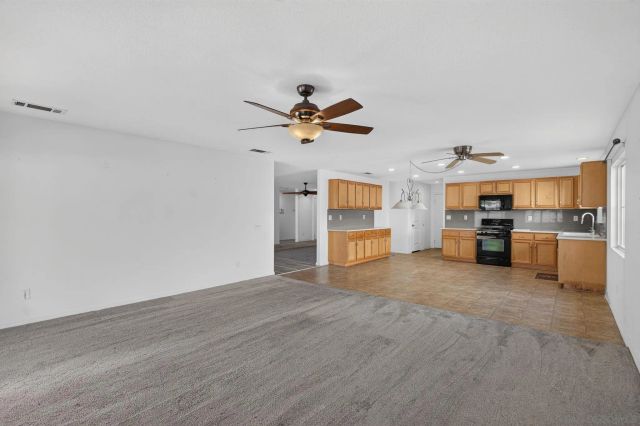 798 Abelia Ln, Perris, CA 92571