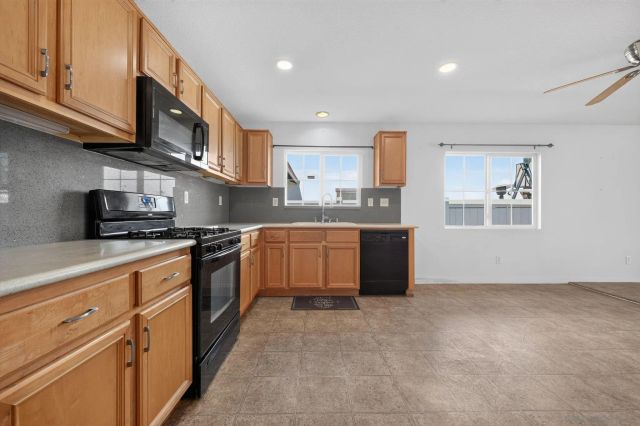 798 Abelia Ln, Perris, CA 92571