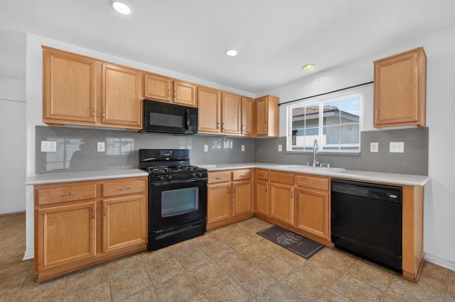 798 Abelia Ln, Perris, CA 92571