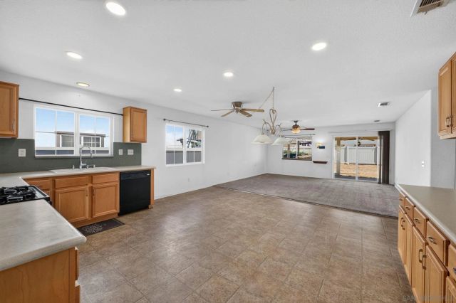 798 Abelia Ln, Perris, CA 92571