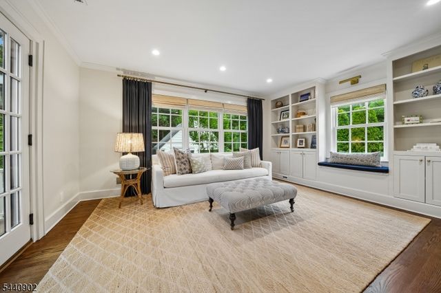 27 Pine Grove Ave, Summit City, NJ 07901