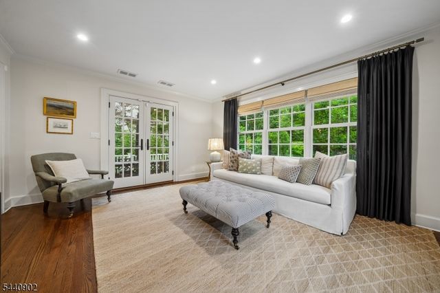 27 Pine Grove Ave, Summit City, NJ 07901