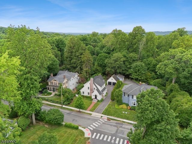27 Pine Grove Ave, Summit City, NJ 07901
