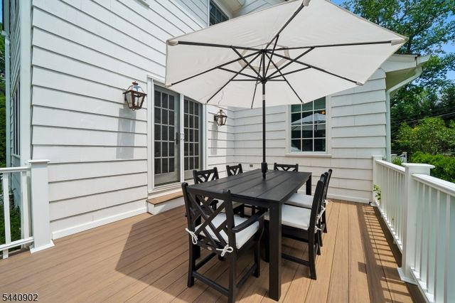 27 Pine Grove Ave, Summit City, NJ 07901