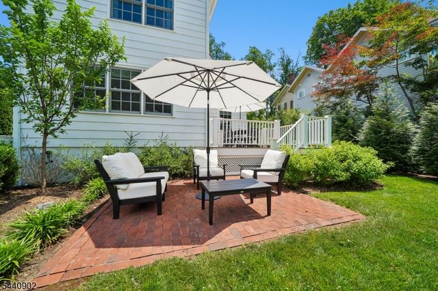 27 Pine Grove Ave, Summit City, NJ 07901