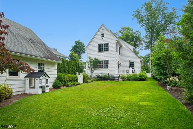 27 Pine Grove Ave, Summit City, NJ 07901