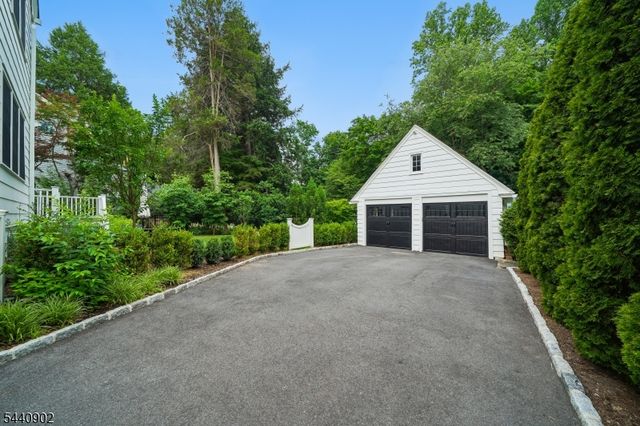 27 Pine Grove Ave, Summit City, NJ 07901