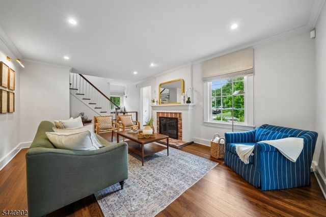 27 Pine Grove Ave, Summit City, NJ 07901